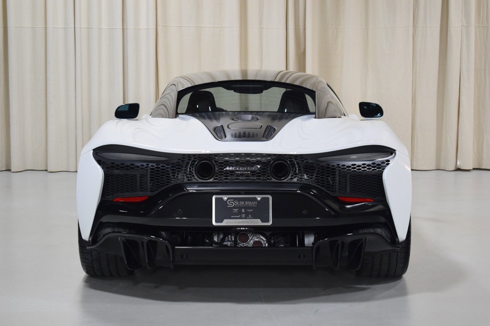 Used 2023 McLaren Artura image 12