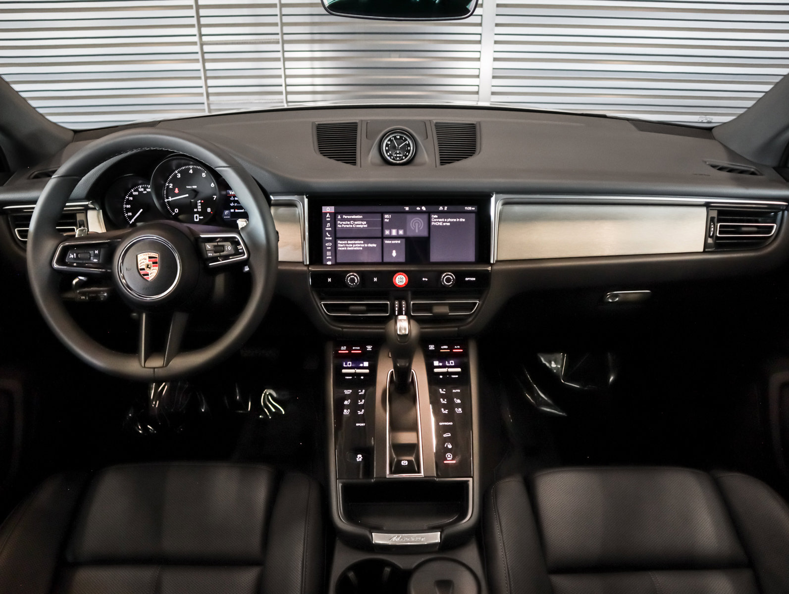 Used 2025 Porsche Macan image 14