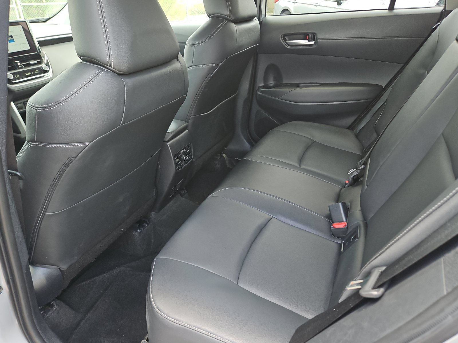 Used 2025 Toyota Corolla Cross XLE FWD image 11