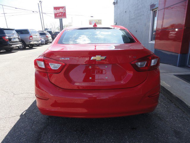 Used 2017 Chevrolet Cruze LT w/ Convenience Package FWD image 4