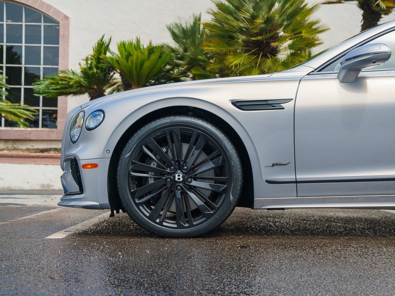 Used 2025 Bentley Flying Spur Plug-In Hybrid image 6