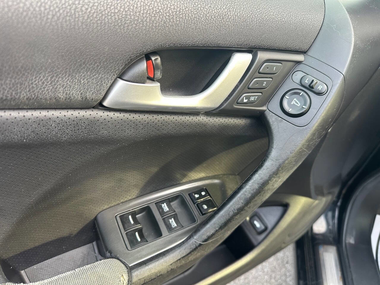 Used 2011 Acura TSX w/Tech 4dr Sedan 5A w/Technolo image 16