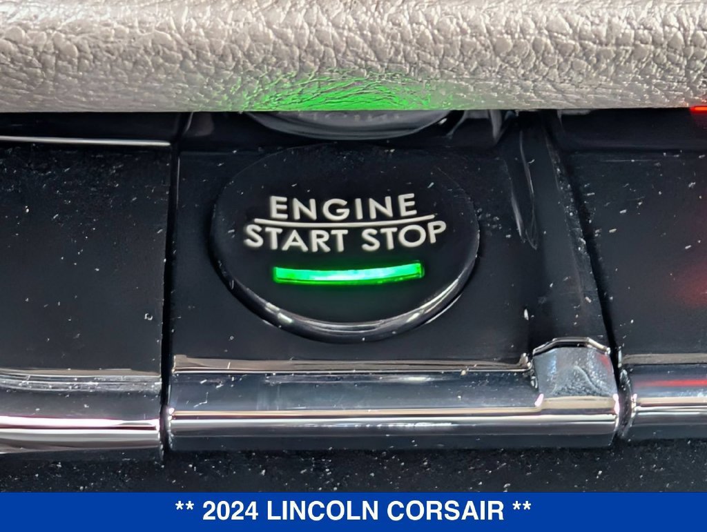 Used 2024 Lincoln Corsair AWD image 30