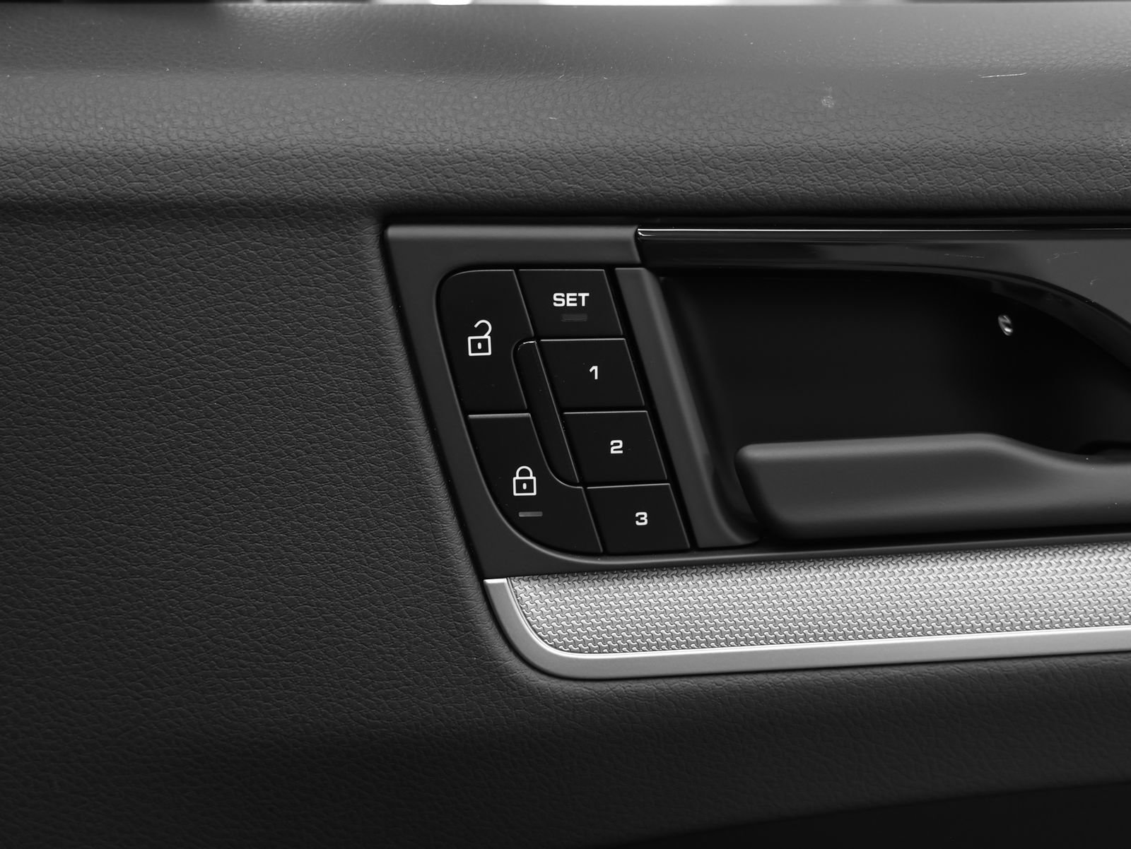 Certified 2024 Porsche Cayenne AWD/4WD image 22