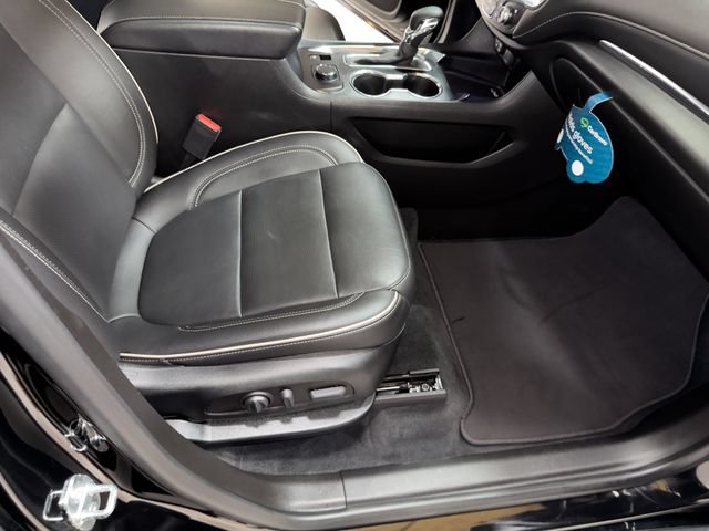 Used 2023 Chevrolet Traverse Premier FWD image 15