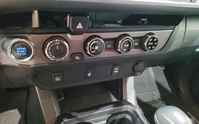 Used 2016 Toyota Tacoma TRD Off-Road image 19