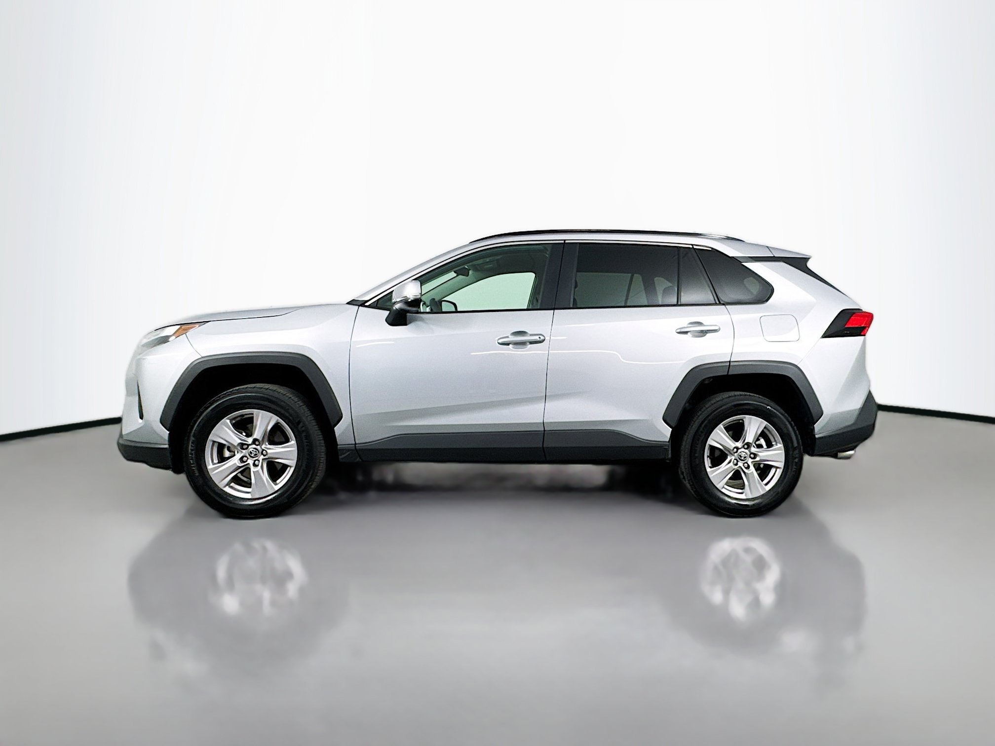 Certified 2025 Toyota RAV4 XLE AWD/4WD image 4