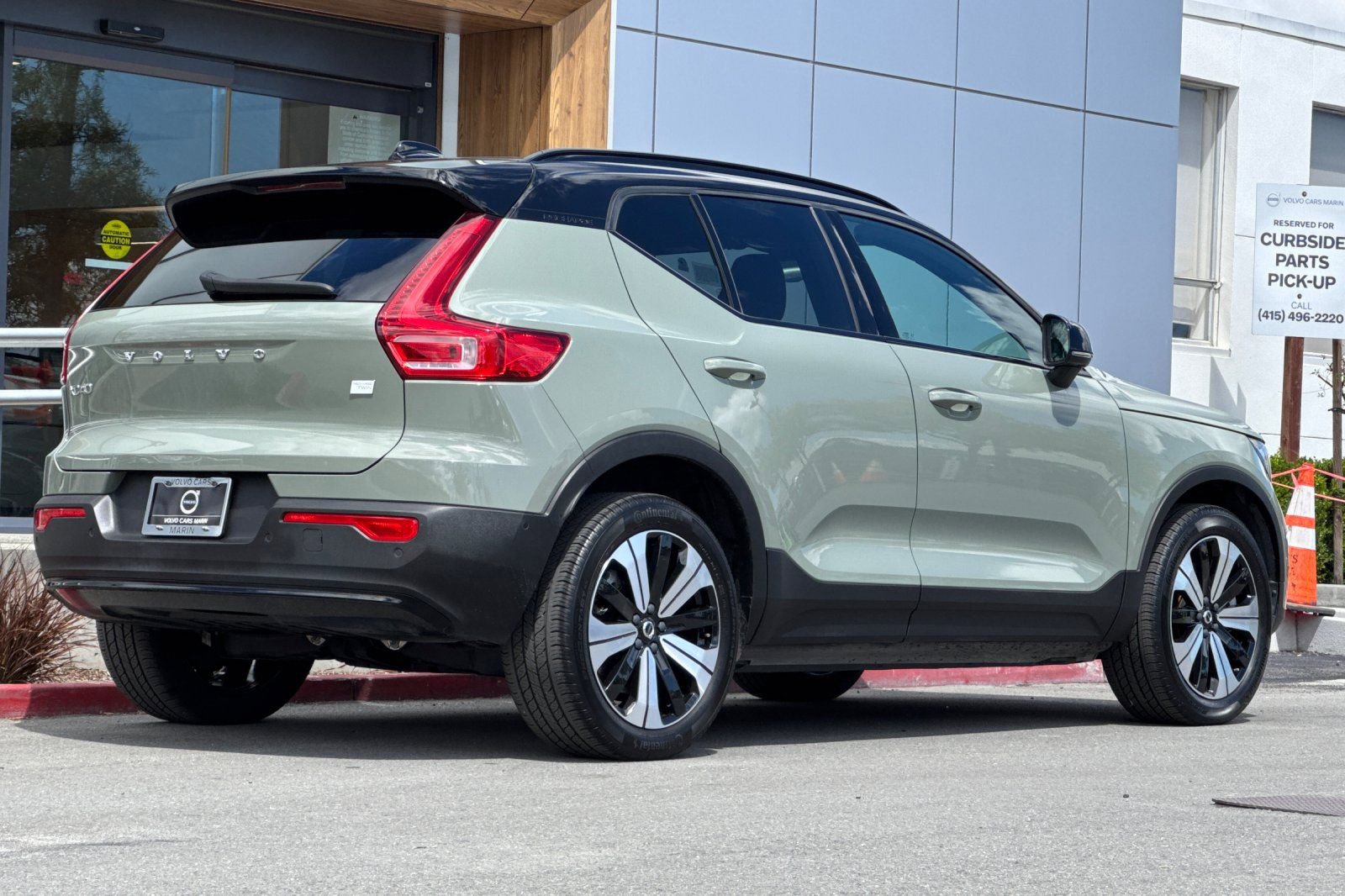 Used 2023 Volvo XC40 Recharge Plus AWD/4WD image 2