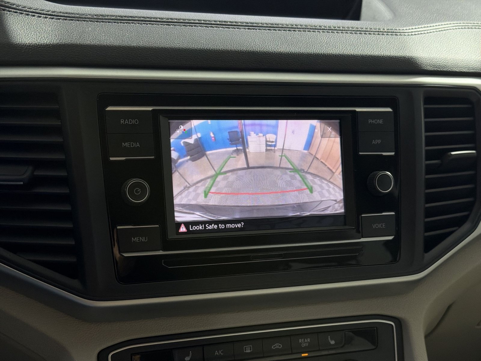 Used 2022 Volkswagen Atlas SE AWD/4WD image 30