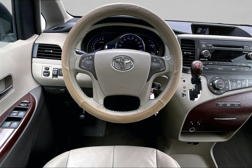Used 2013 Toyota Sienna XLE FWD image 9