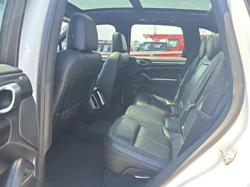 Used 2016 Porsche Cayenne AWD/4WD image 9