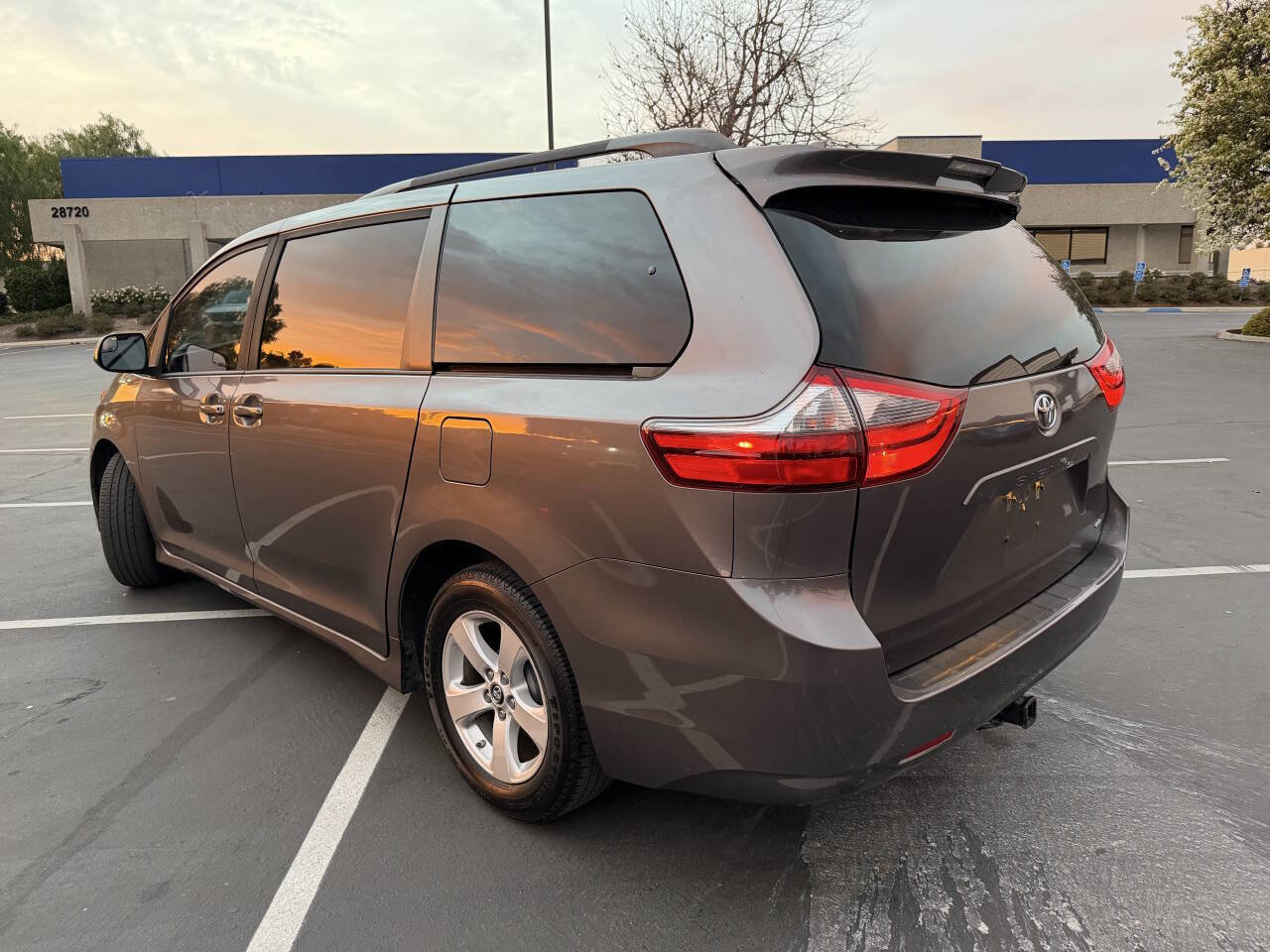 Used 2020 Toyota Sienna LE image 16