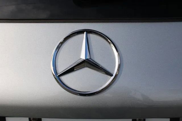 Used 2021 Mercedes-Benz GLC 300 4MATIC image 23