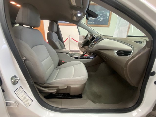 Used 2022 Chevrolet Malibu LT FWD image 17