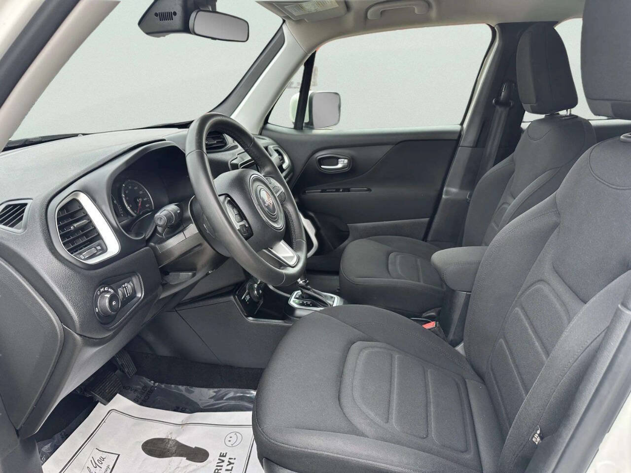 Used 2020 Jeep Renegade Latitude AWD/4WD image 9