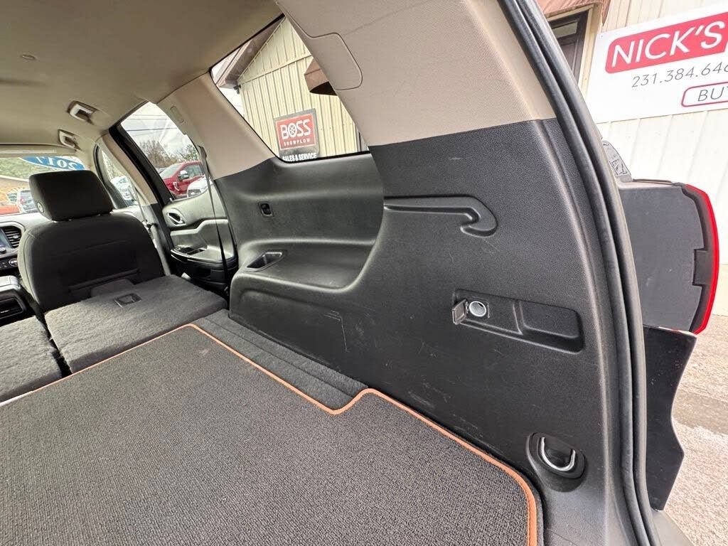Used 2017 GMC Acadia SLE w/ Driver Alert Package I AWD/4WD image 58