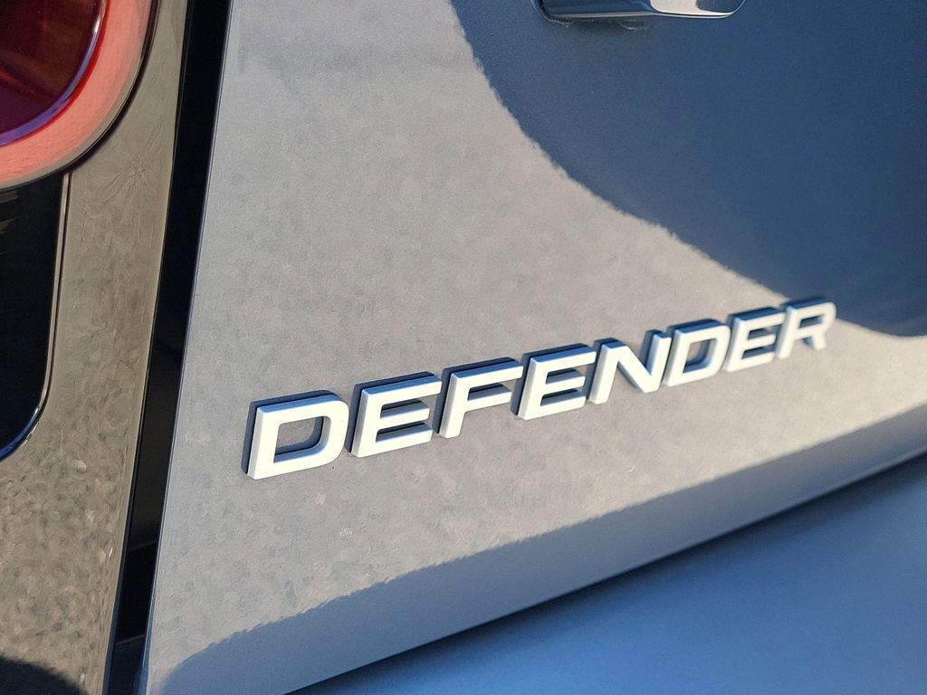 Used 2024 Land Rover Defender 110 S image 11
