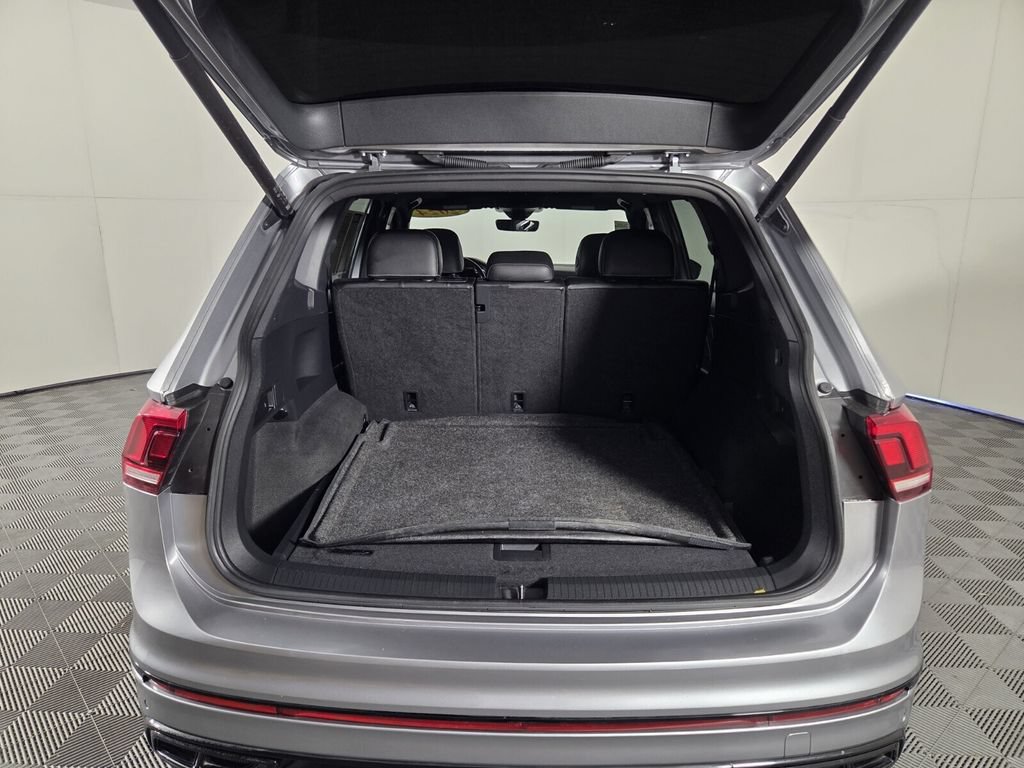 Used 2024 Volkswagen Tiguan SE R-Line AWD/4WD image 28