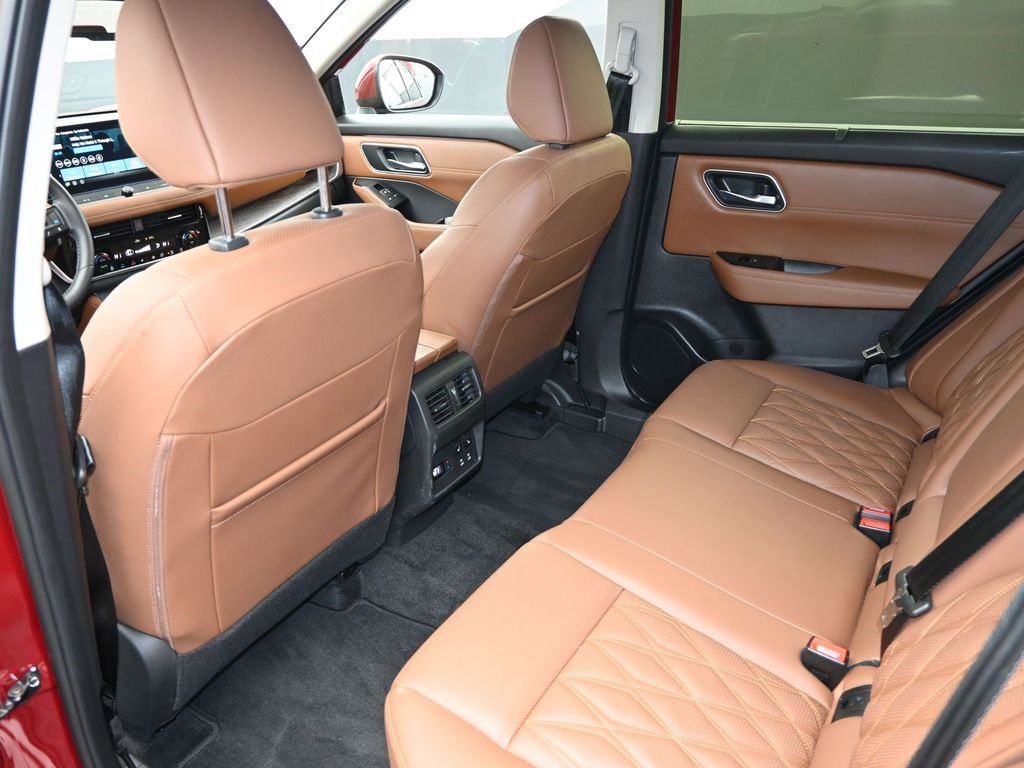 Used 2025 Nissan Rogue Platinum w/ Platinum Premium Package image 14