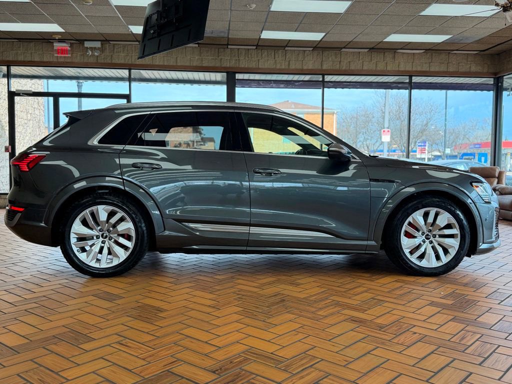 Used 2024 Audi SQ8 e-tron Premium Plus w/ AC Charging Package AWD/4WD image 9