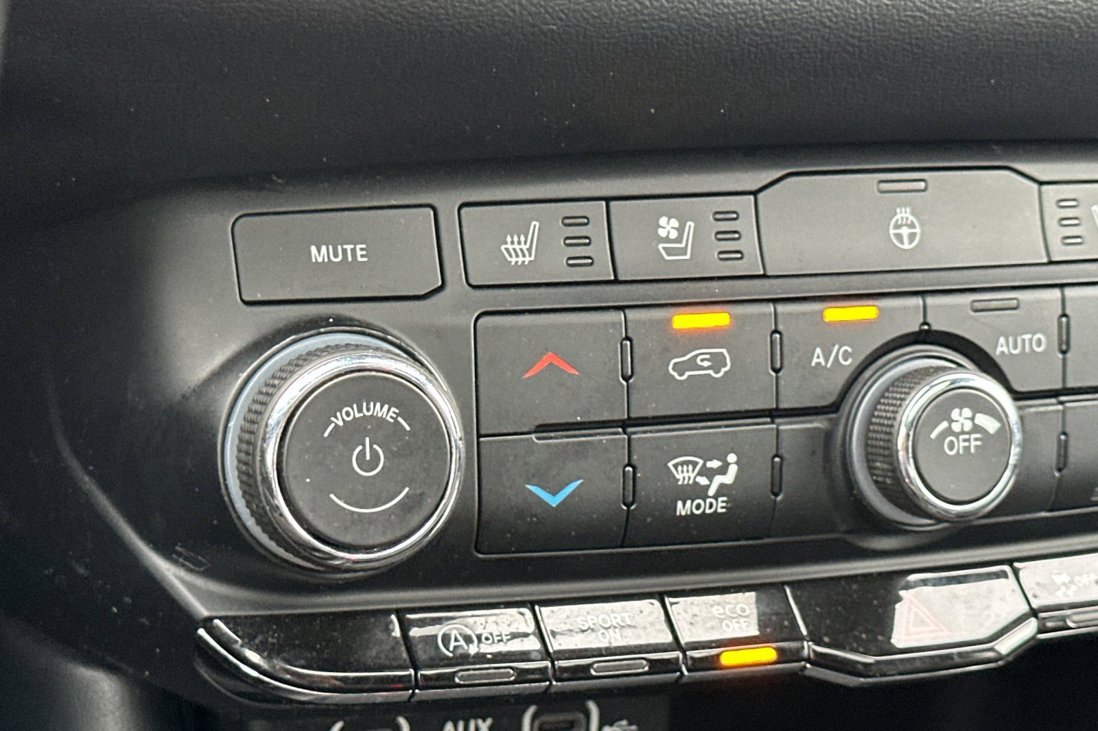 Used 2023 Dodge Durango GT image 29