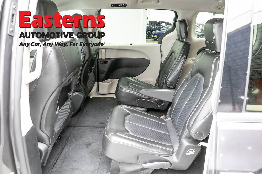 Used 2023 Chrysler Pacifica Touring-L FWD image 23