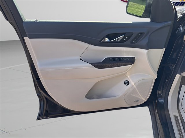 Used 2021 GMC Acadia Denali image 6