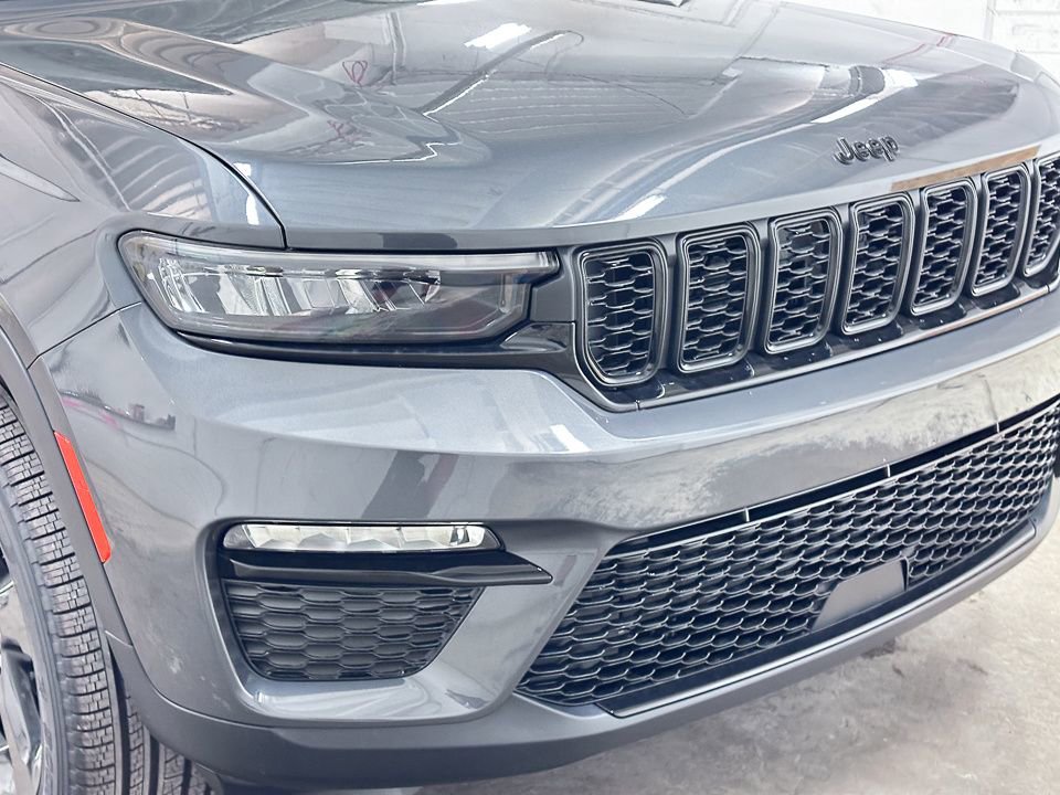 New 2025 Jeep Grand Cherokee Limited w/ Black Appearance Package image 12