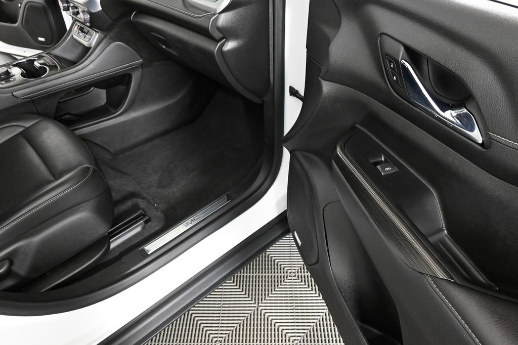 Used 2023 GMC Acadia SLT image 24