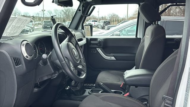 Used 2017 Jeep Wrangler Unlimited Sahara w/ Connectivity Group image 24
