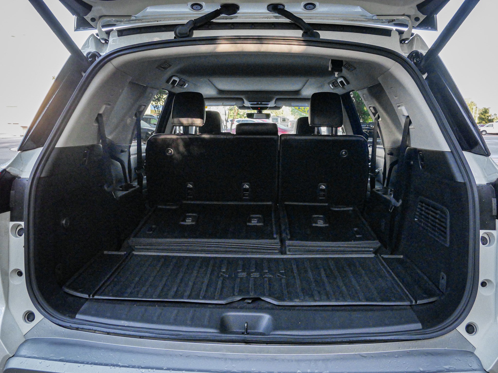 Used 2024 Nissan Pathfinder Platinum w/ Cargo Package image 33