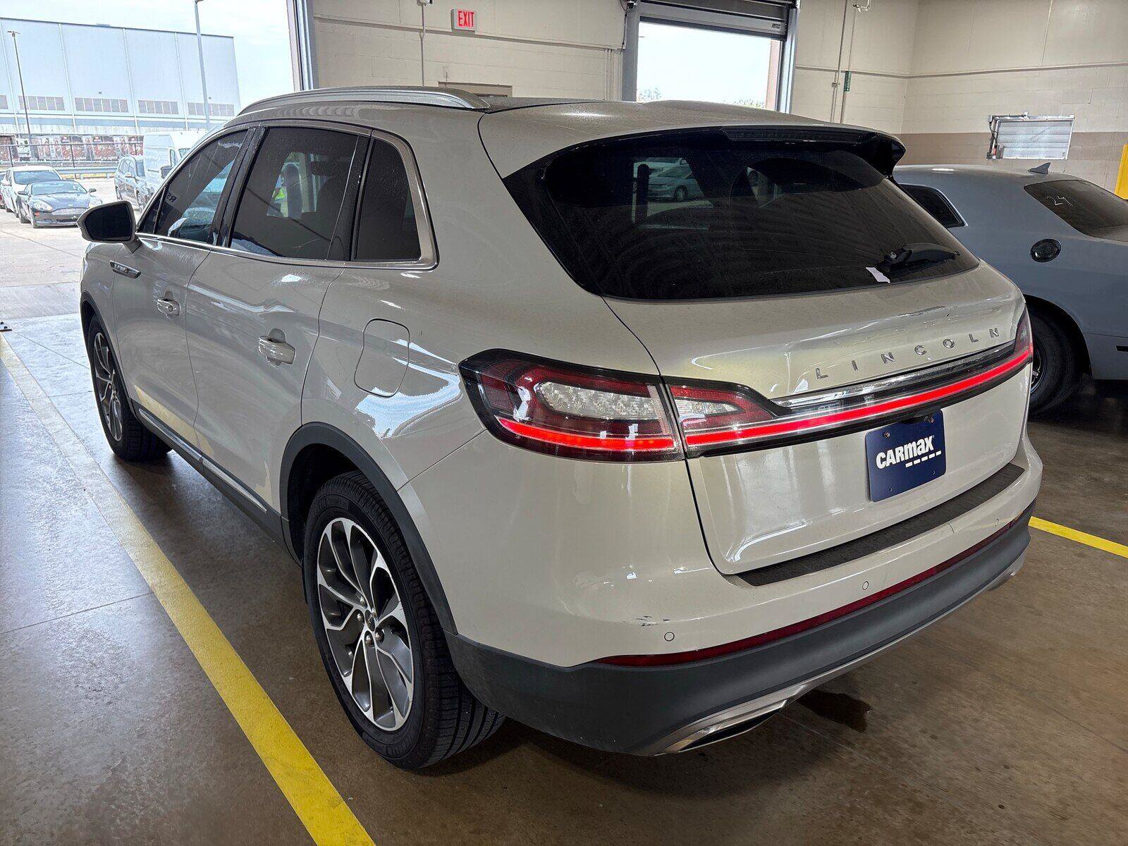 Used 2021 Lincoln Nautilus Reserve w/ Cargo Utility Package AWD/4WD image 3