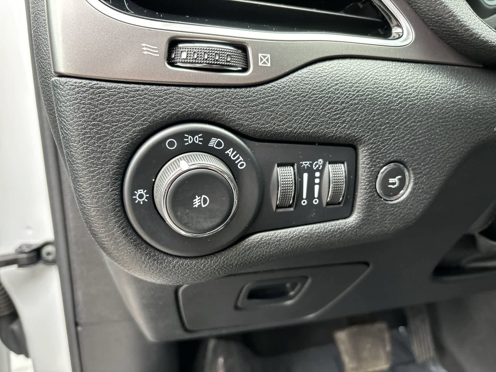 Certified 2022 Jeep Cherokee Limited AWD/4WD image 11