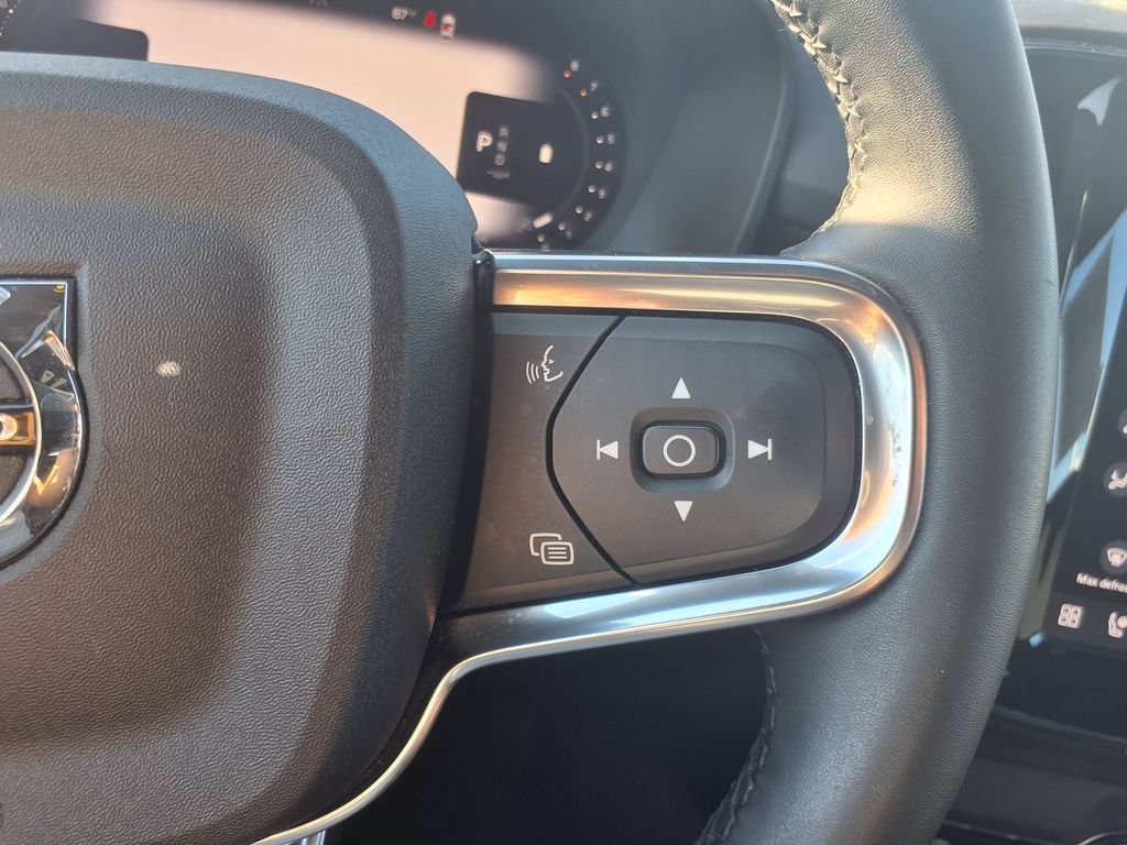 Certified 2023 Volvo XC40 B5 Plus w/ Climate Package AWD/4WD image 28
