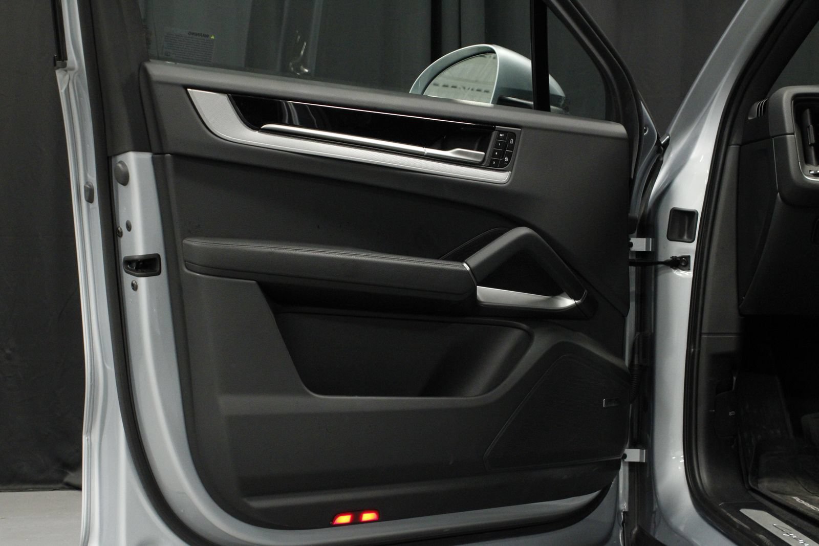 Certified 2025 Porsche Cayenne AWD/4WD image 14