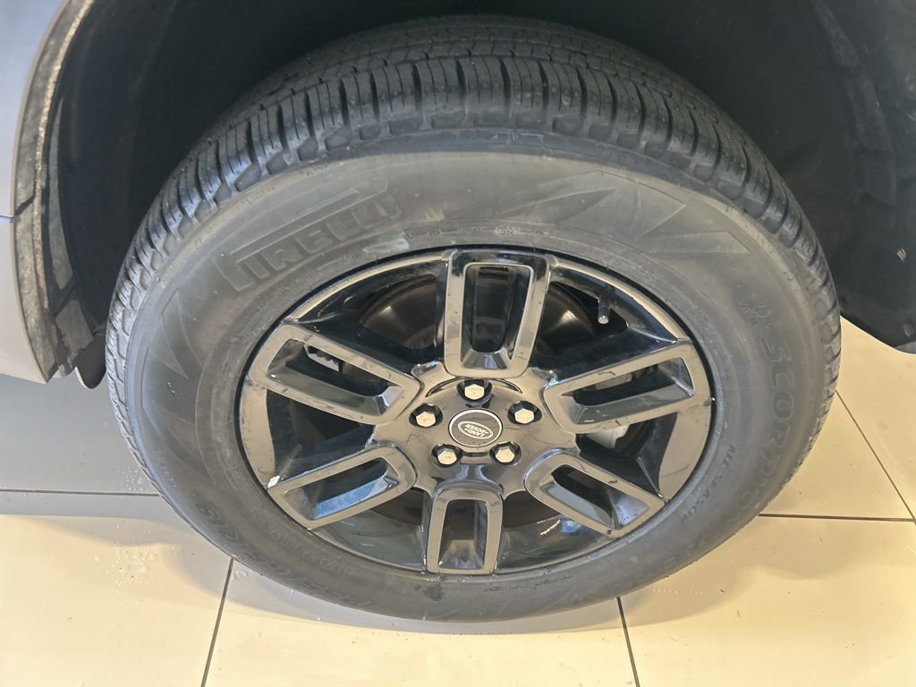 Used 2025 Land Rover Defender 110 S image 21