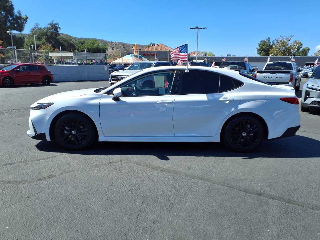 Used 2025 Toyota Camry SE FWD image 3