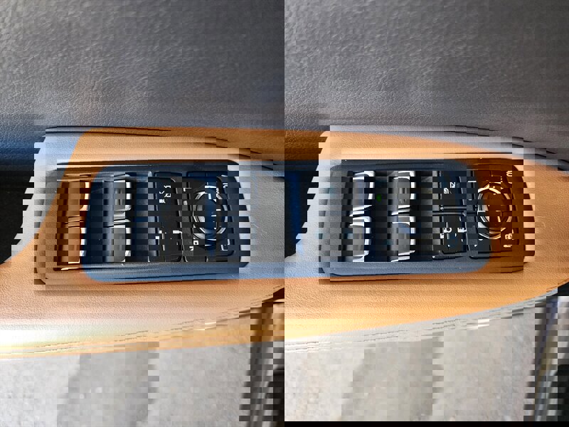 Used 2022 Lexus RX 350L w/ Premium Package image 24