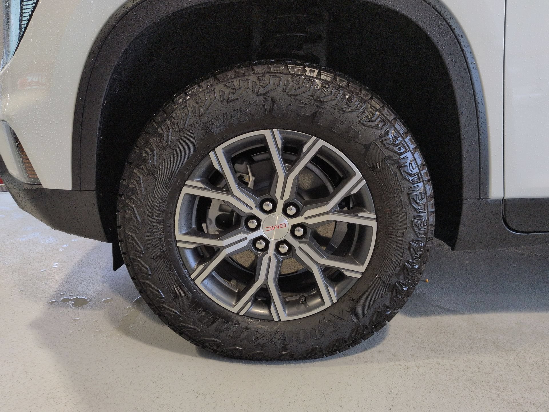 Certified 2025 GMC Acadia AT4 w/ Luxury Package AWD/4WD image 34