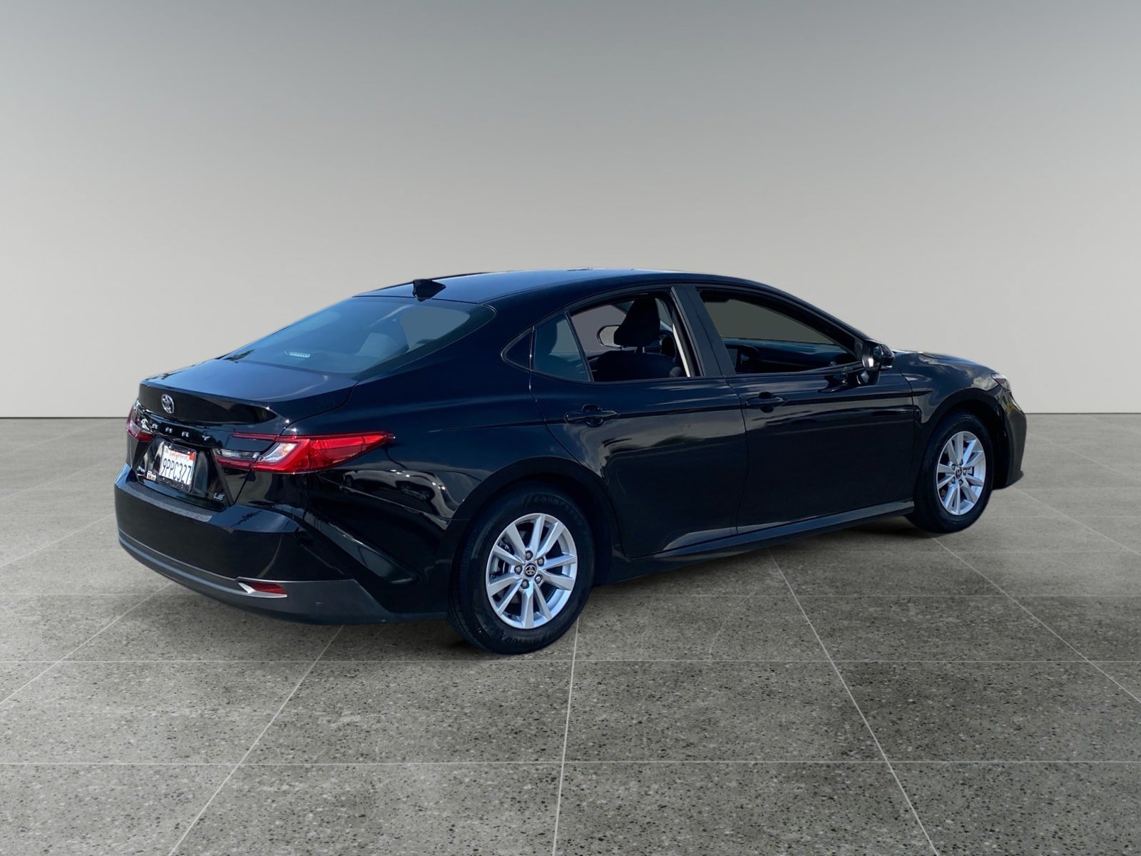 Used 2025 Toyota Camry LE w/ Convenience Package FWD image 5
