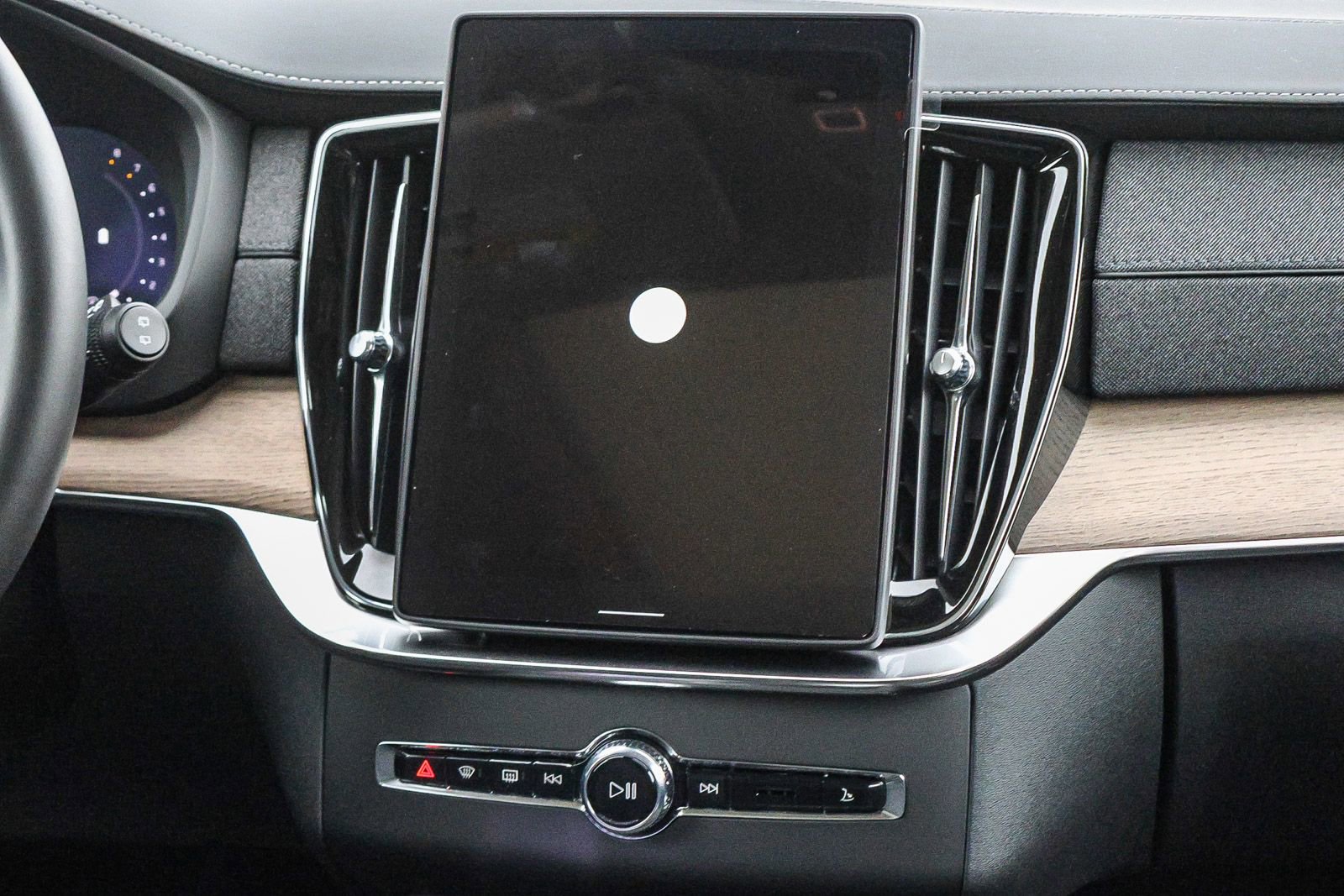 New 2026 Volvo XC90 B6 Plus w/ Protection Package image 24