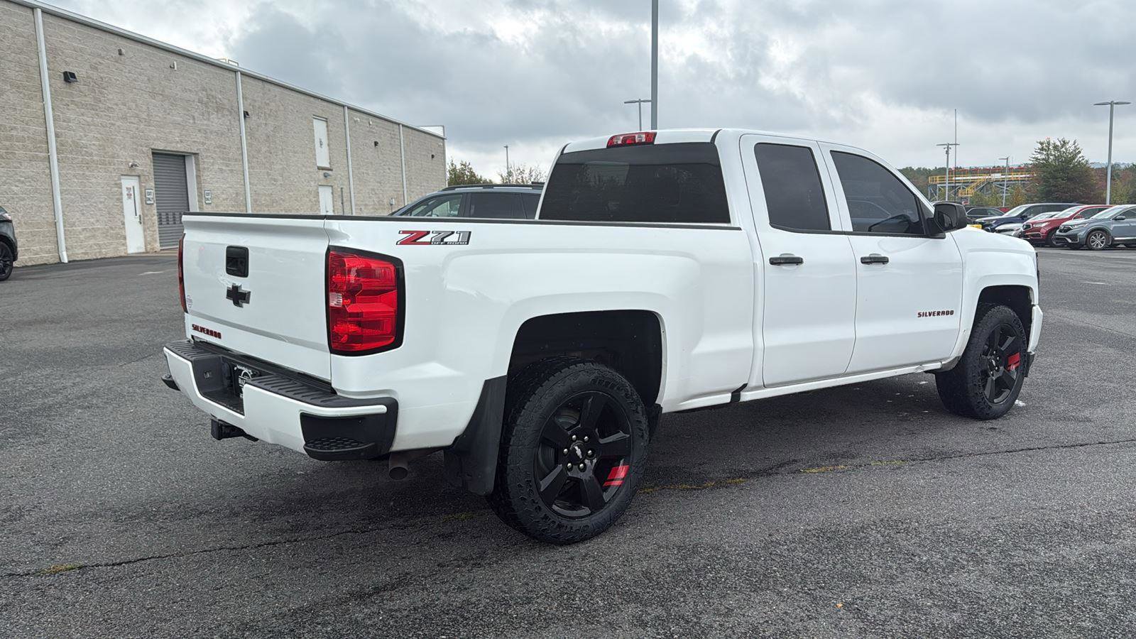 Used 2018 Chevrolet Silverado 1500 LT w/ Redline Edition image 6