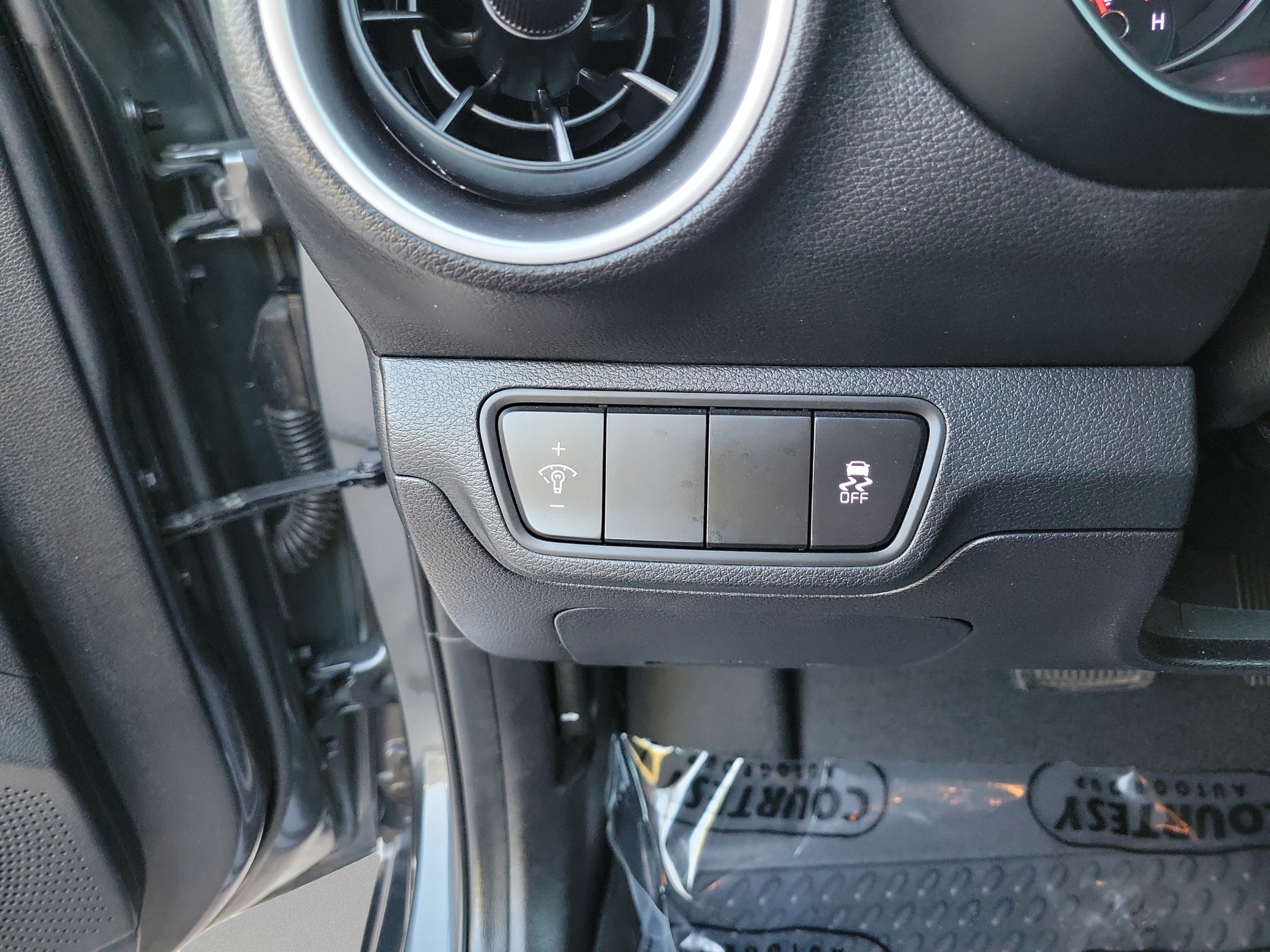 Certified 2024 Kia Forte LXS FWD image 26