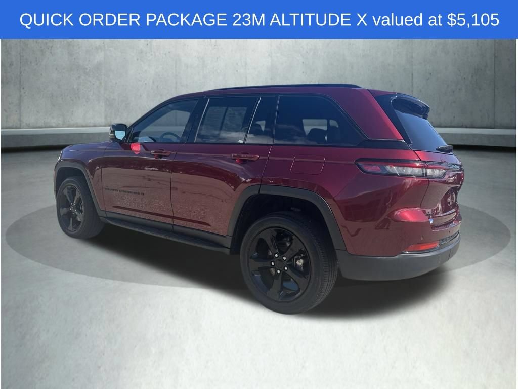 Used 2023 Jeep Grand Cherokee Altitude AWD/4WD image 4