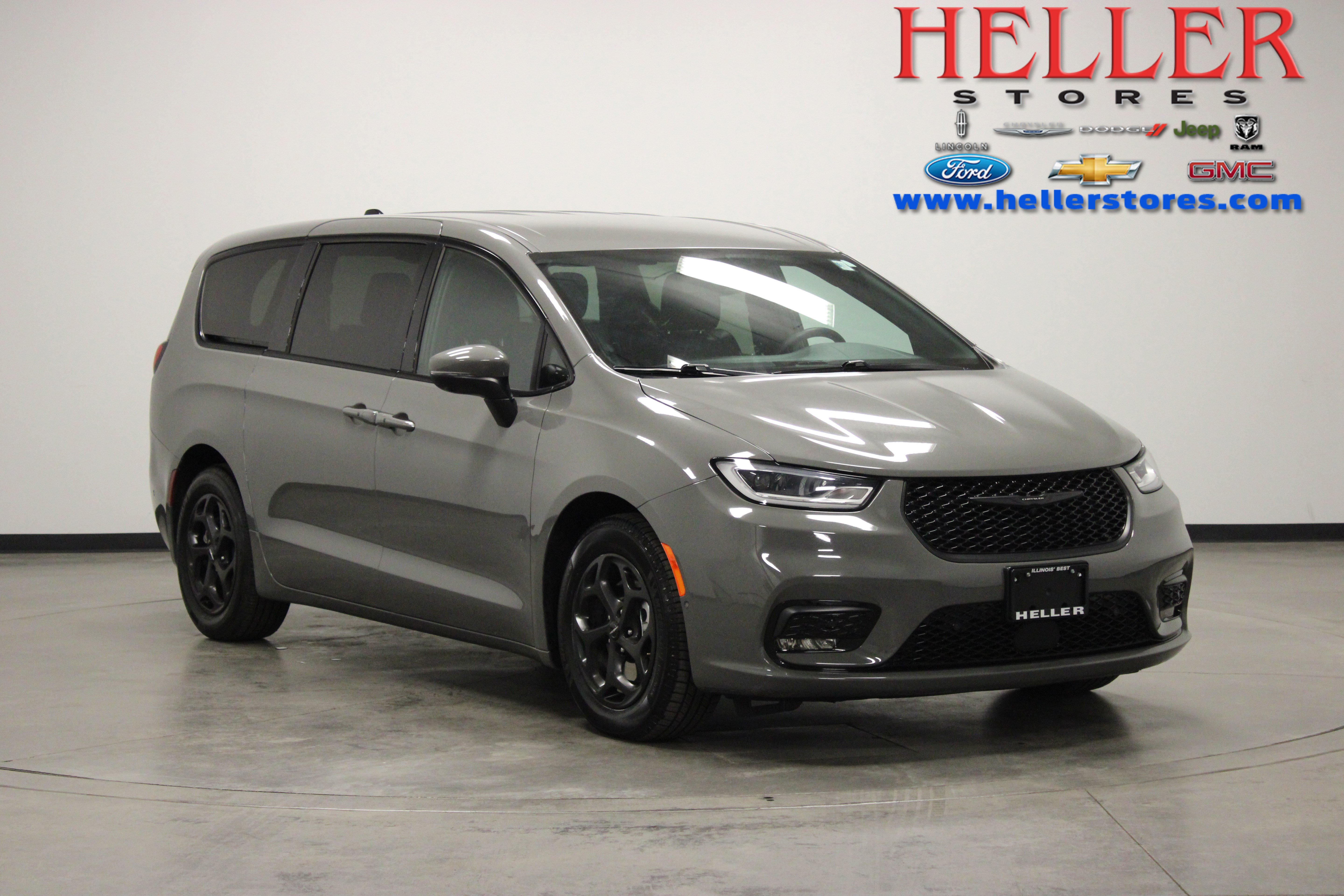 Used 2023 Chrysler Pacifica Touring-L w/ S Appearance Package FWD image 1