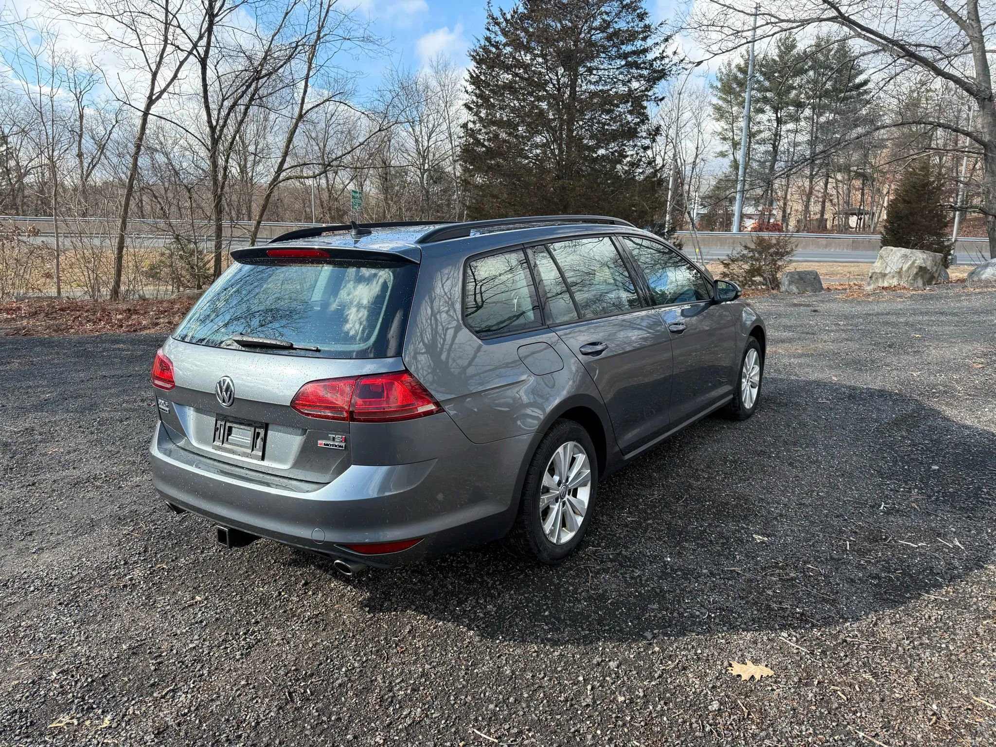 Used 2017 Volkswagen Golf S image 4