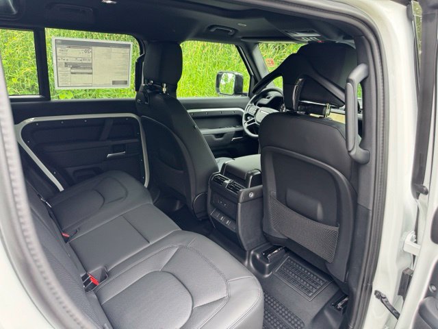 New 2026 Land Rover Defender 110 X-Dynamic SE AWD/4WD image 16