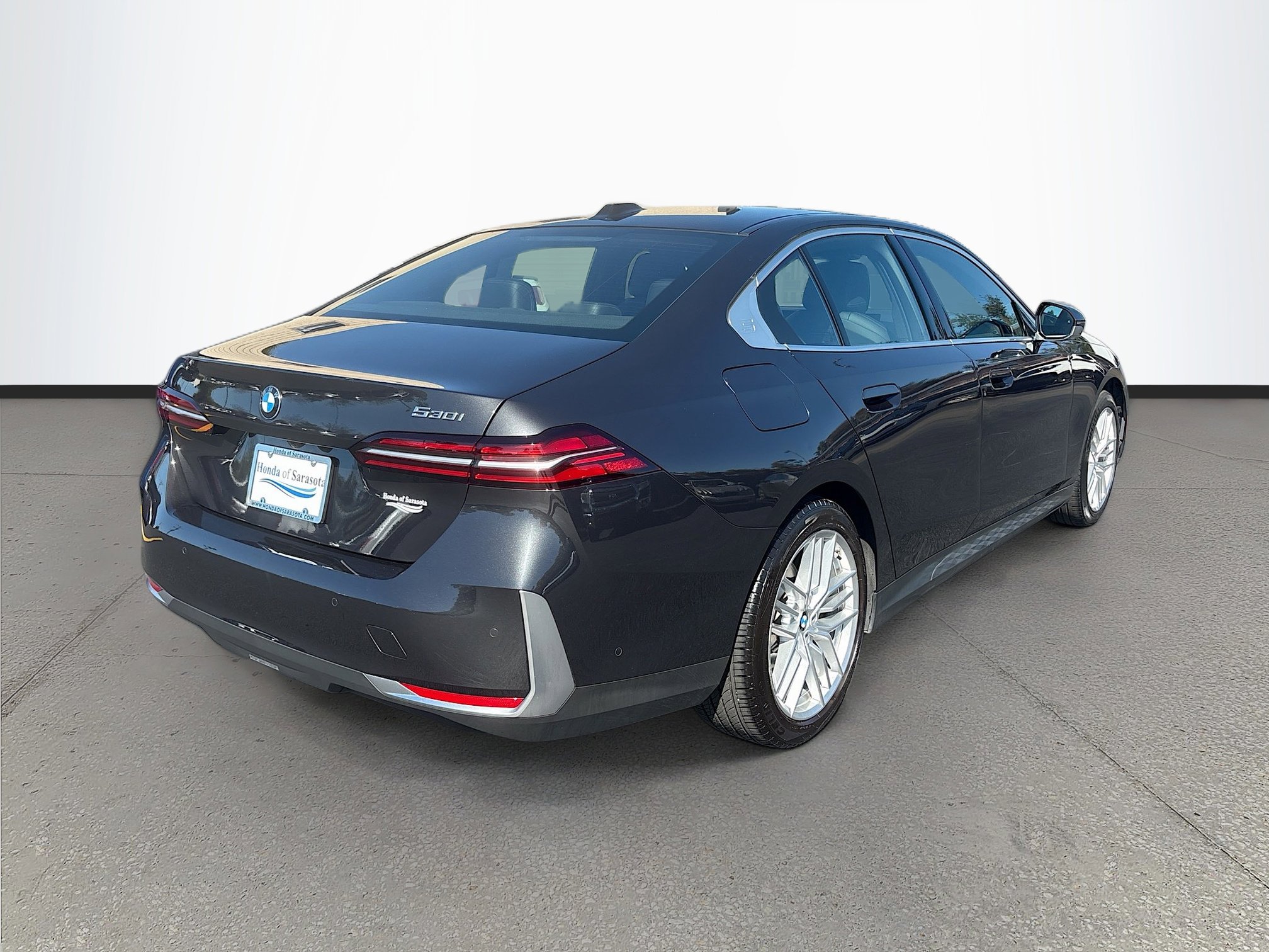 Used 2025 BMW 530i image 4