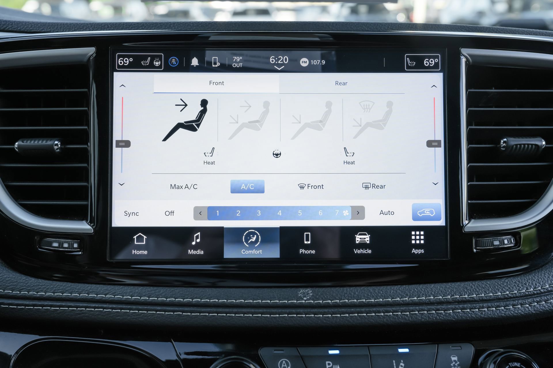 Used 2024 Chrysler Pacifica Touring image 13