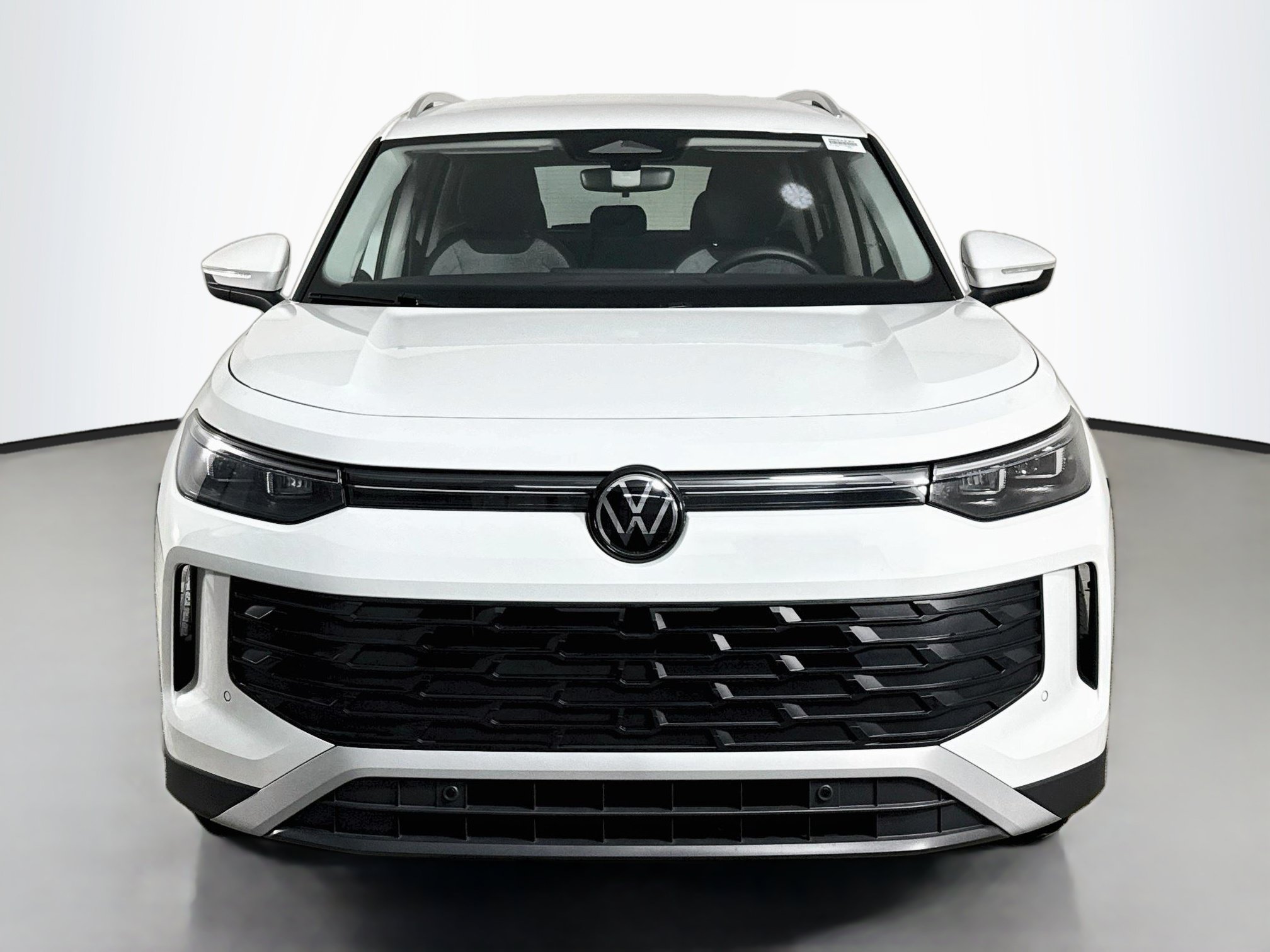 Used 2025 Volkswagen Tiguan S FWD image 2